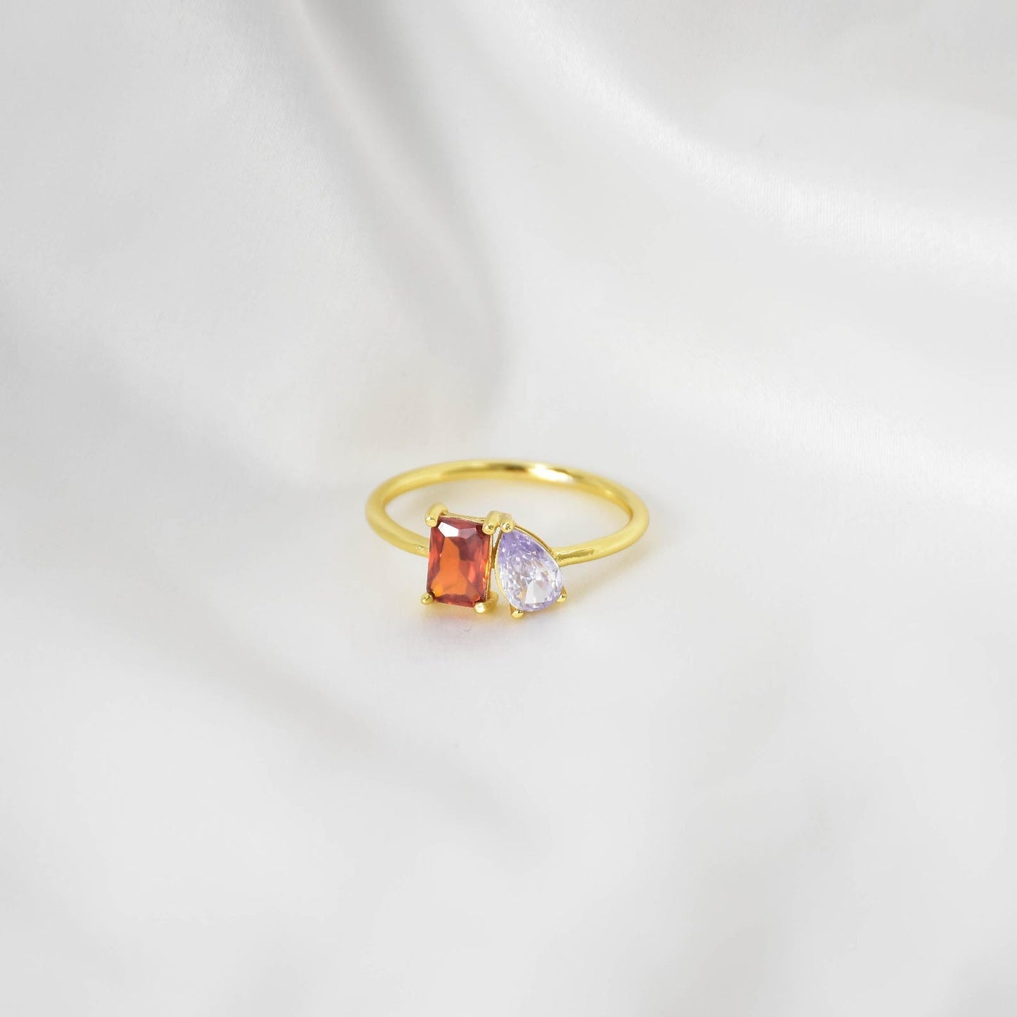 Emerald & Pear Cut Birthstone Ring, Unique Birthstone Ring, Custom Toi et Moi Gemstone Ring, Perfect Couples Gift, Anniversary Gift