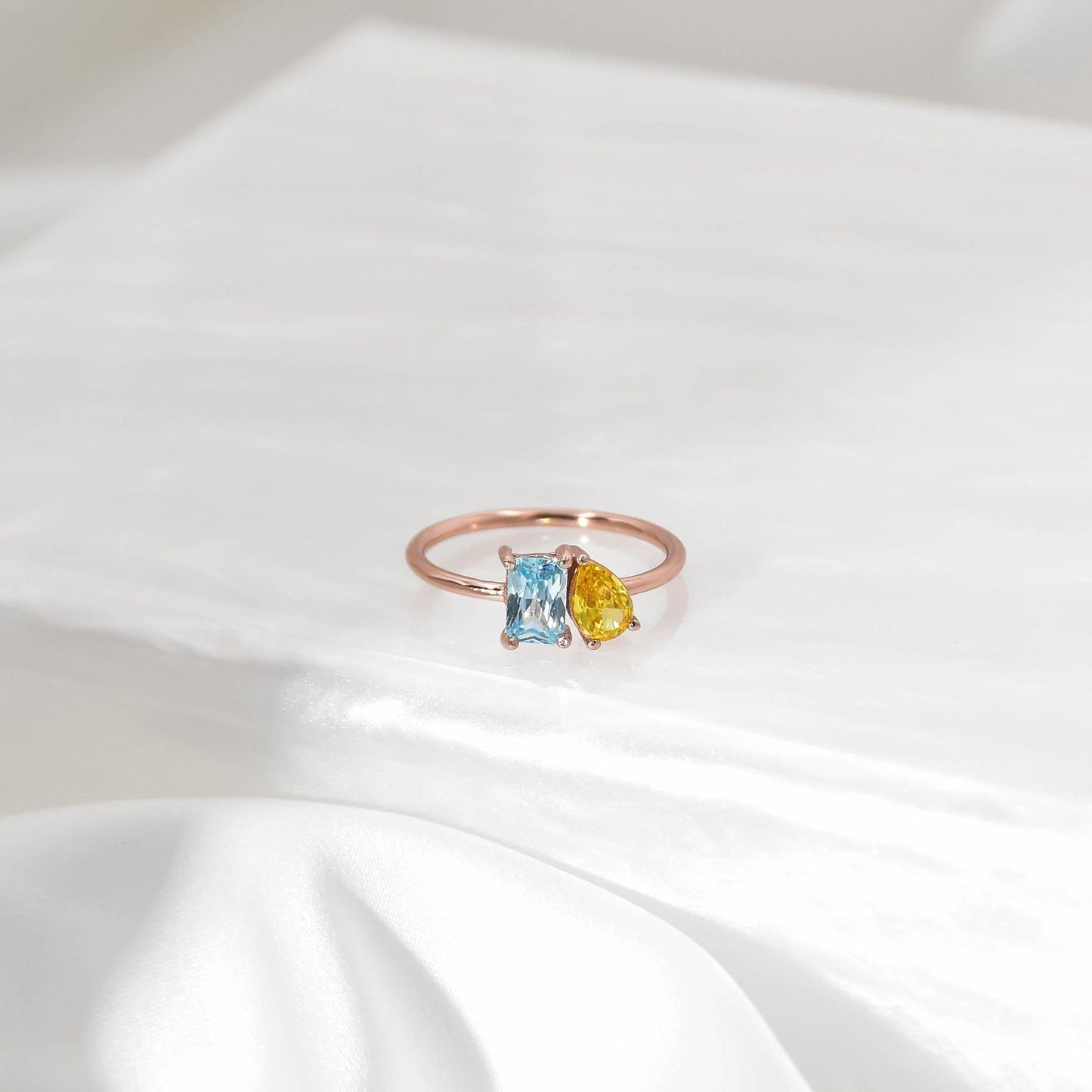 Emerald & Pear Cut Birthstone Ring, Unique Birthstone Ring, Custom Toi et Moi Gemstone Ring, Perfect Couples Gift, Anniversary Gift