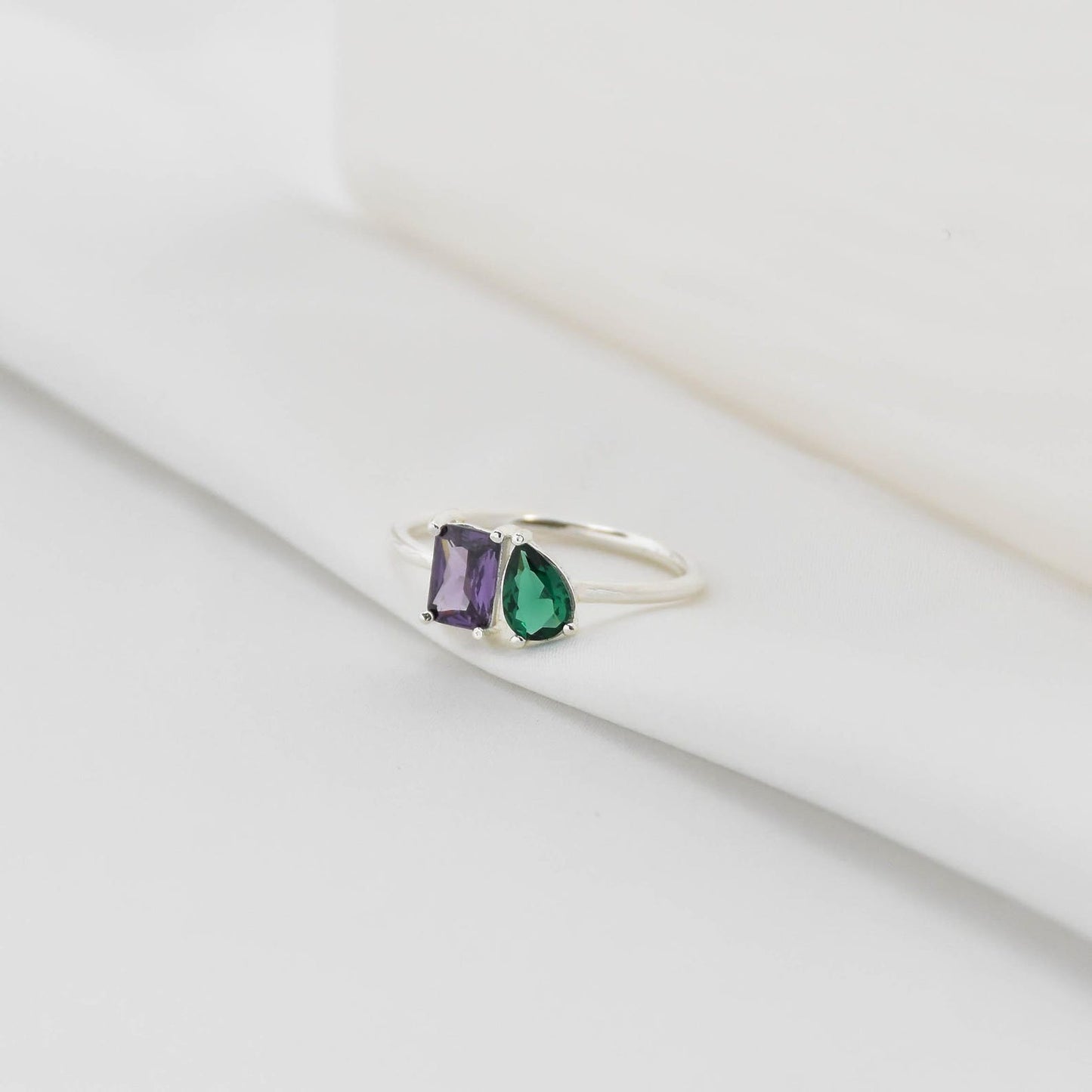 Emerald & Pear Cut Birthstone Ring, Unique Birthstone Ring, Custom Toi et Moi Gemstone Ring, Perfect Couples Gift, Anniversary Gift